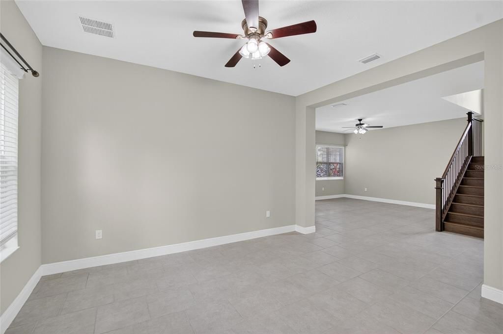 Empty room, Interior