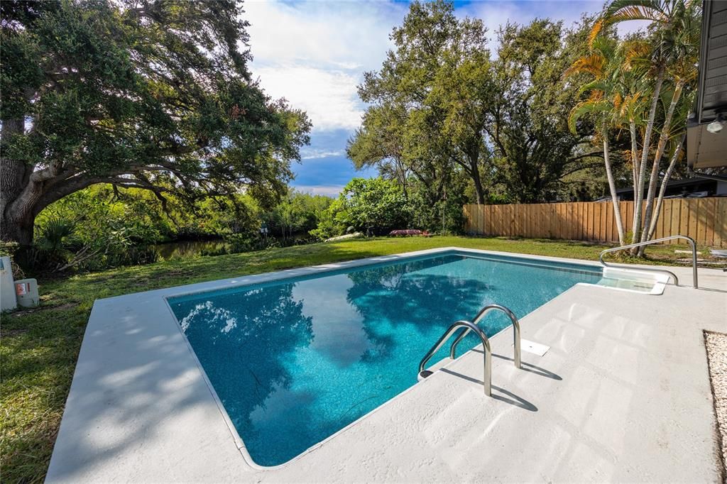 Exterior, Pool