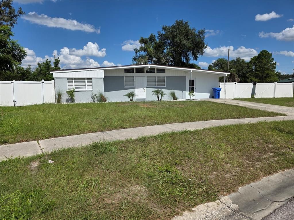 Backyard, Exterior, Facade, Ranch