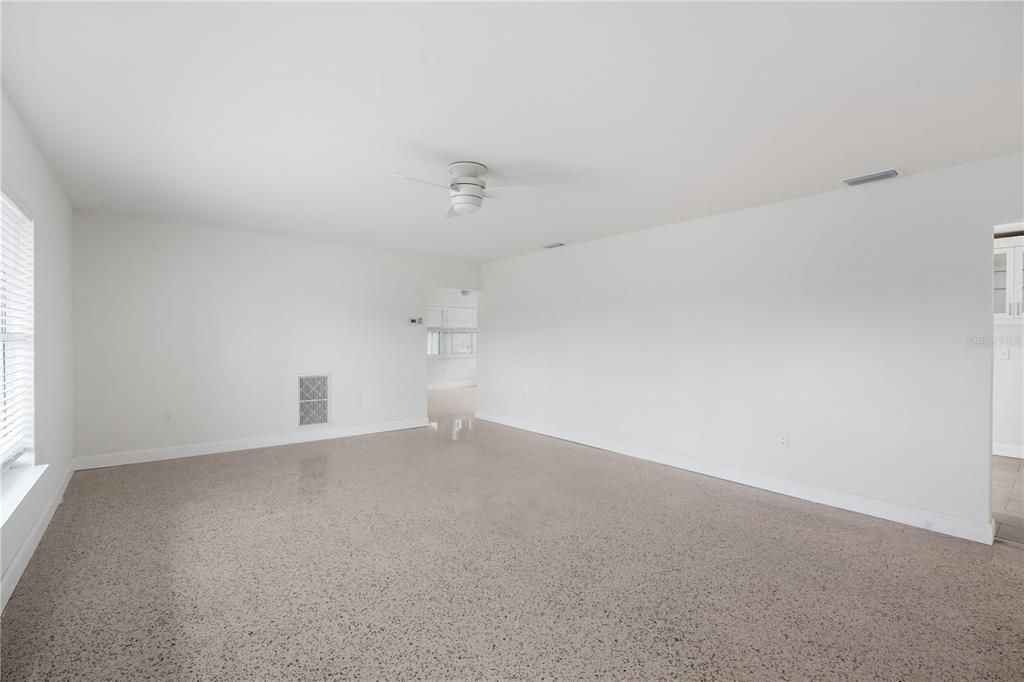 Empty room, Interior