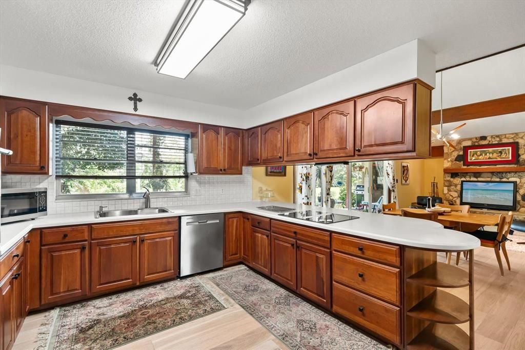 Dining room, Interior, Kitchen, Stainless Steel Appliances, Wood Texture Flooring