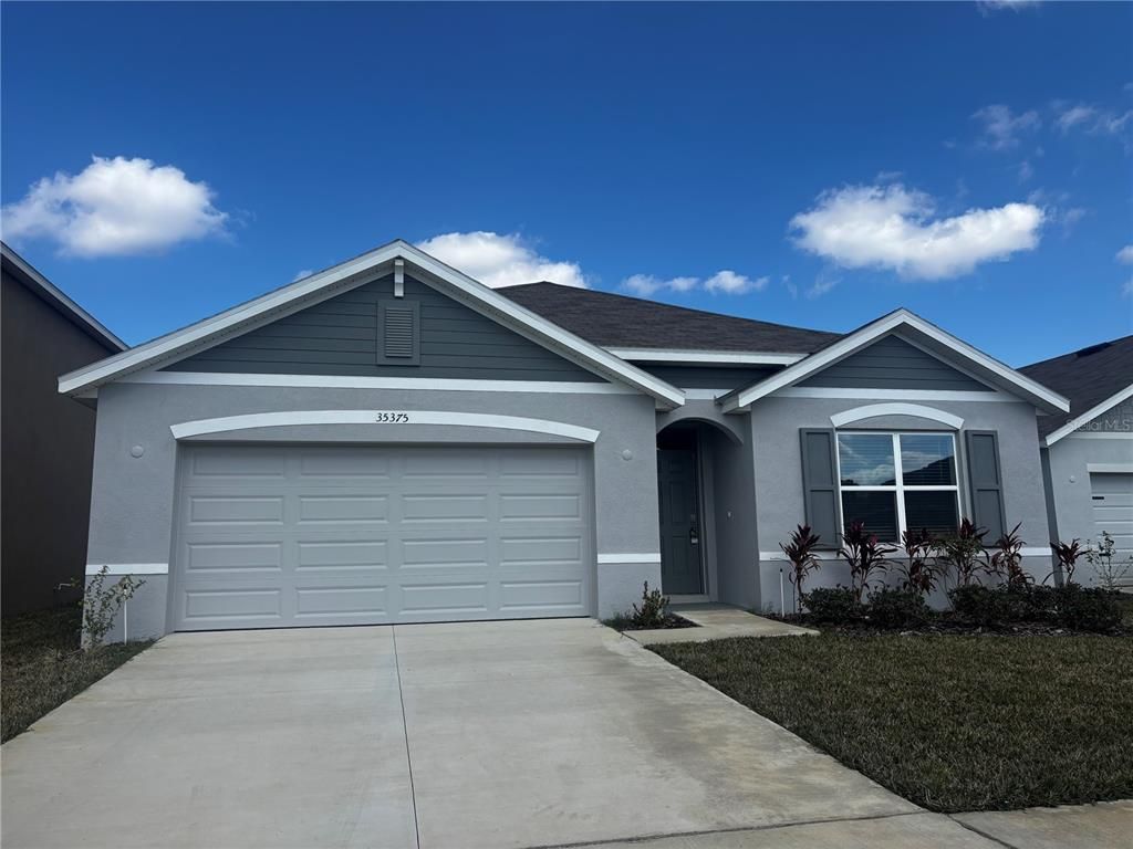 Attached, Exterior, Facade, American Craftsman