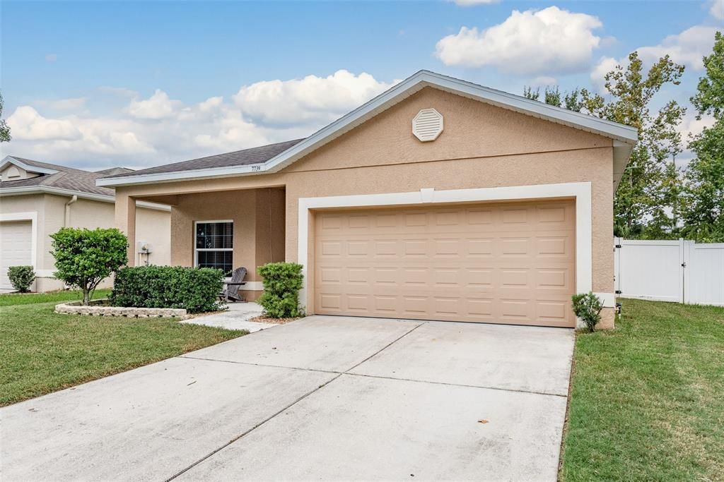 Attached, Exterior, Facade, Ranch