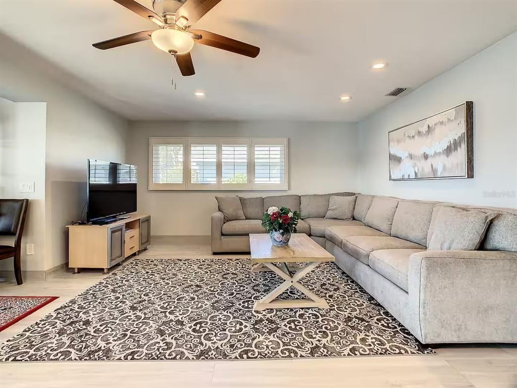 Interior, Living room, Recessed Lighting, Wood Texture Flooring