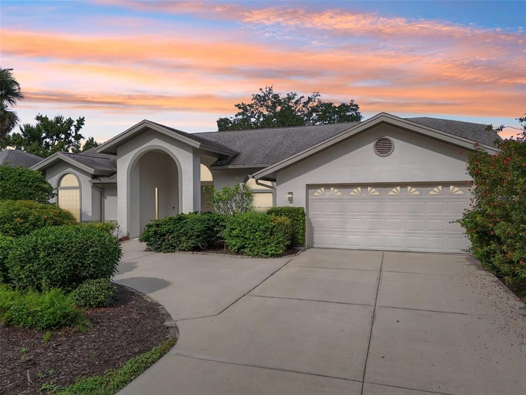 Attached, Exterior, Facade, Ranch