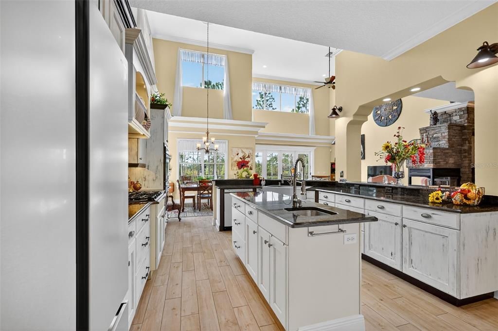Chandelier, Dining room, Interior, Kitchen, Pendant Lights, Recessed Lighting, Wood Texture Flooring