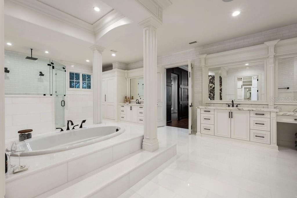 Bathroom, Dual Sink Vanities, Interior, Recessed Lighting