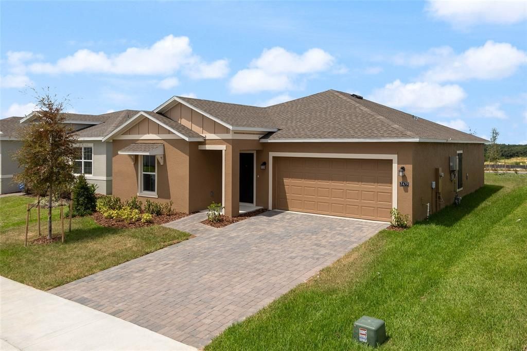 Attached, Exterior, Facade, Ranch