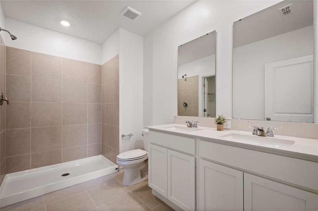 Bathroom, Dual Sink Vanities, Interior, Recessed Lighting