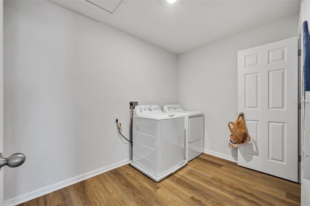 Interior, Washer, Wood Texture Flooring