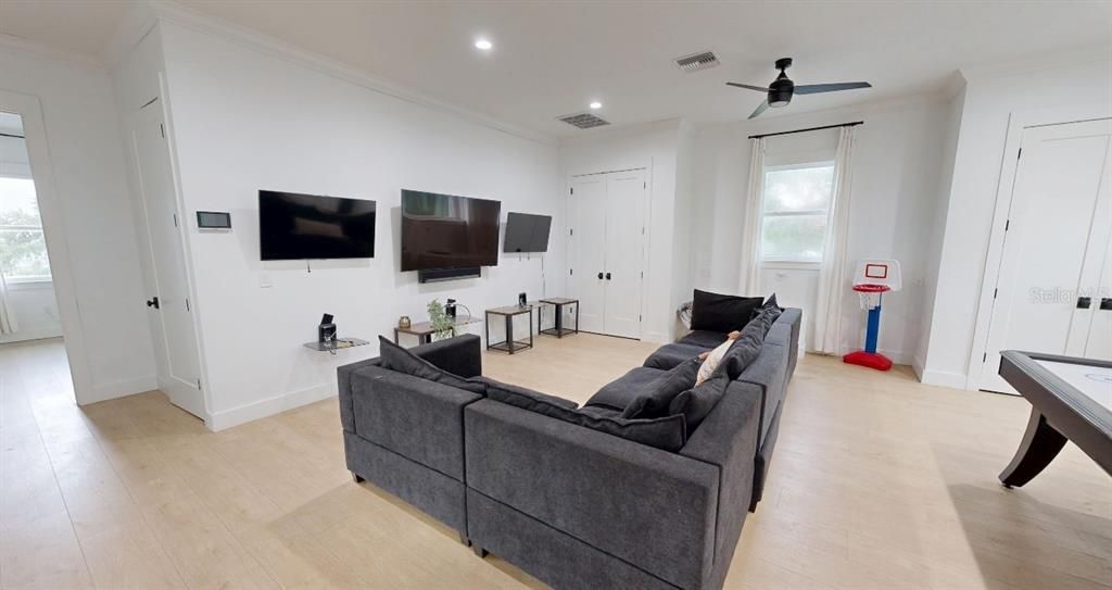 Interior, Living room, Recessed Lighting, Wood Texture Flooring