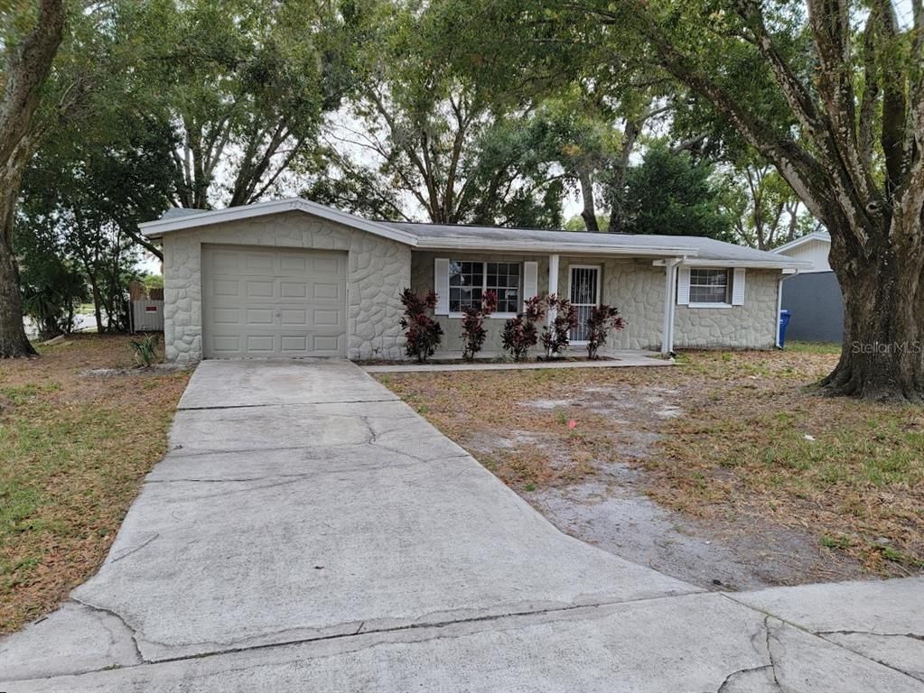 Attached, Exterior, Facade, Ranch