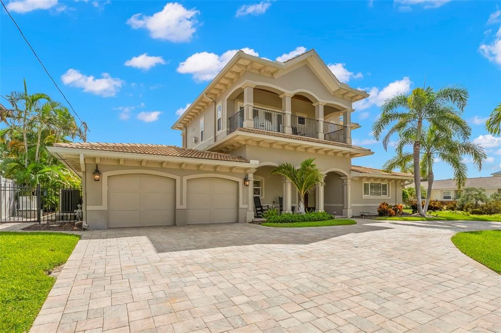 Attached, Exterior, Facade, Mediterranean