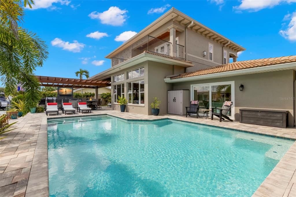 Exterior, Pool