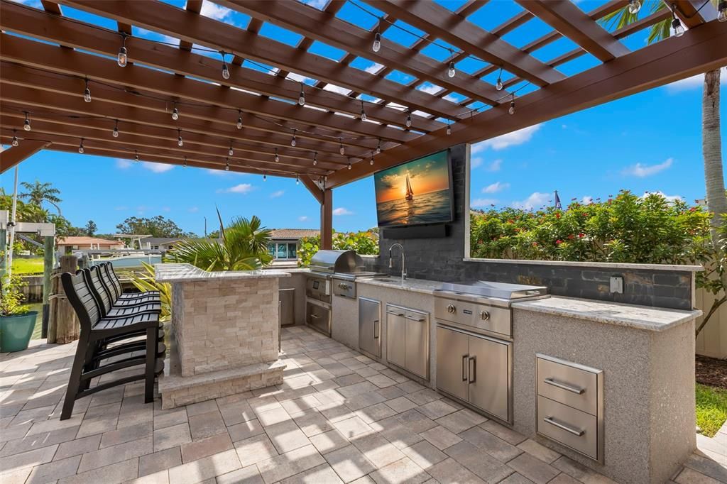 Exterior, Outdoor Kitchen