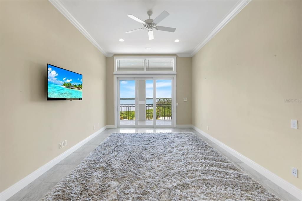 Empty room, Interior, Recessed Lighting, Water