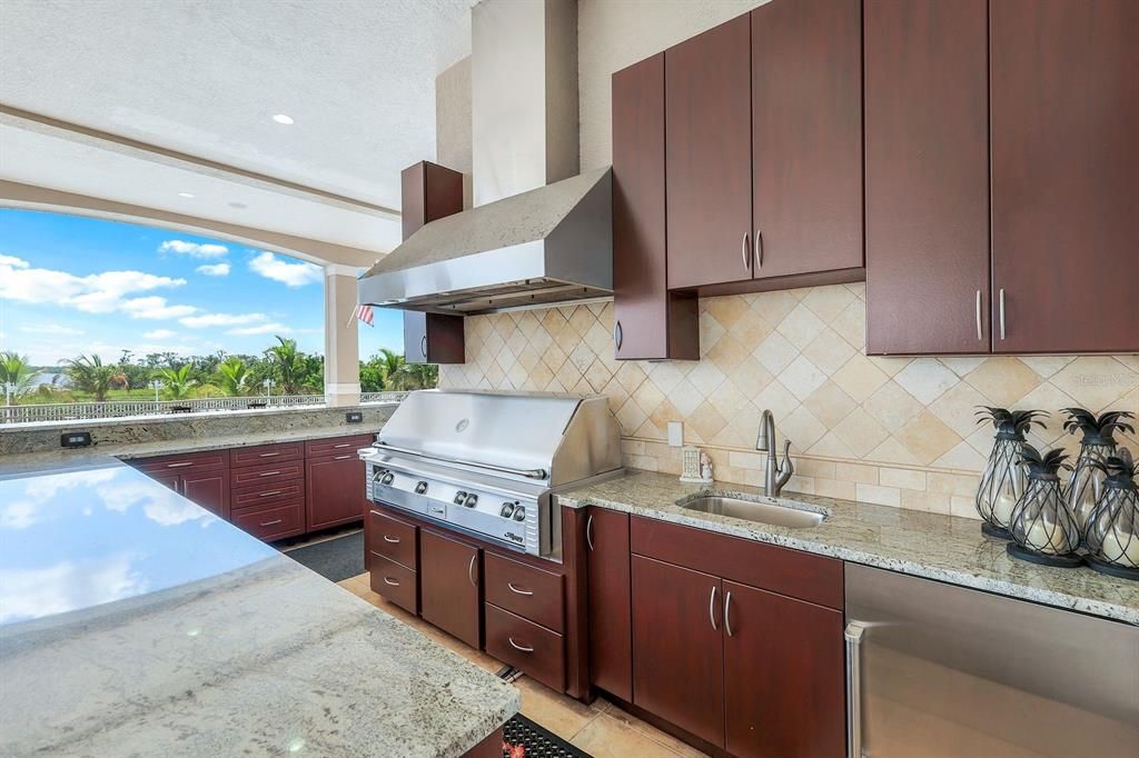 Exterior, Outdoor Kitchen