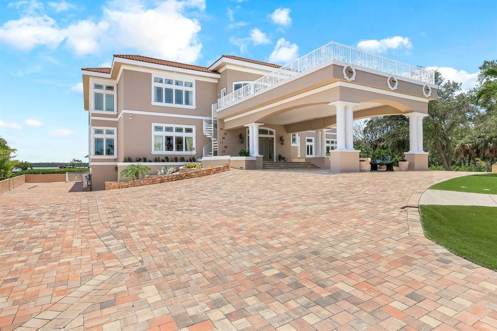 Exterior, Facade, Mediterranean