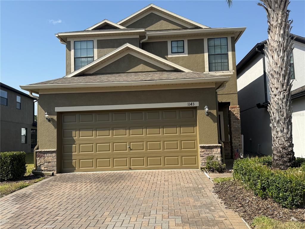 Attached, Exterior, Facade, American Craftsman
