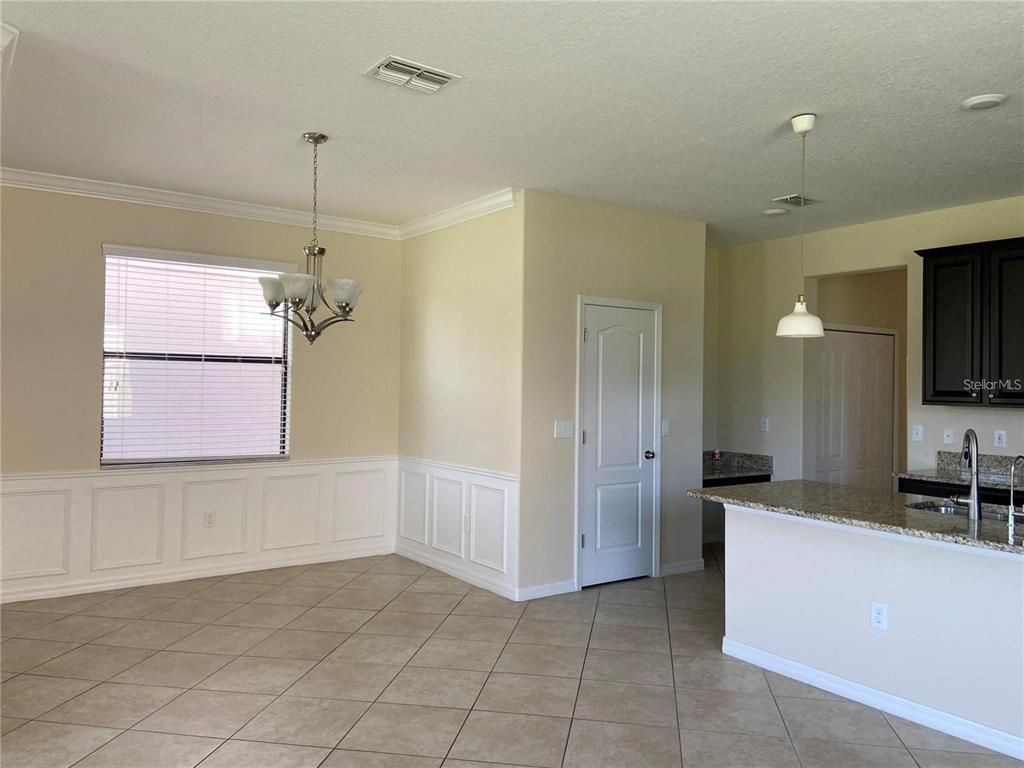 Chandelier, Empty room, Interior, Pendant Lights