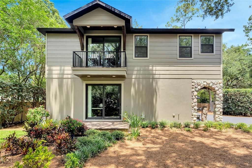Exterior, Facade, Raised Ranch