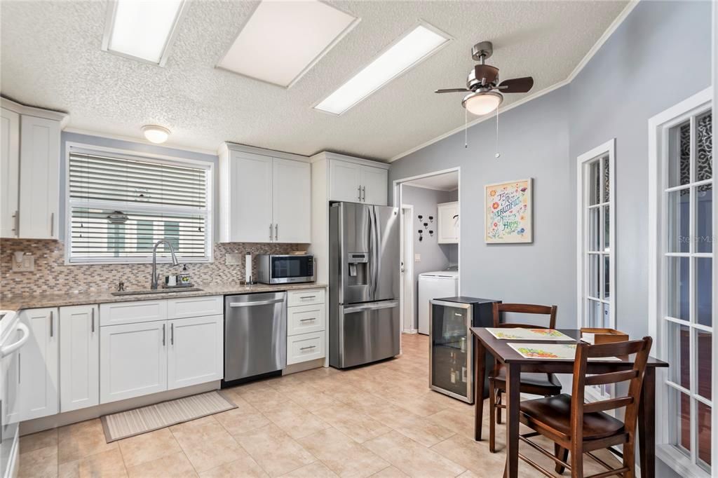 Dining room, Interior, Kitchen, Stainless Steel Appliances