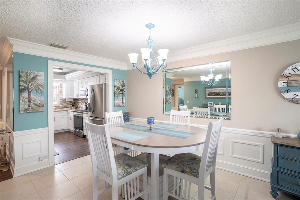 Chandelier, Dining room, Interior, Kitchen, Stainless Steel Appliances