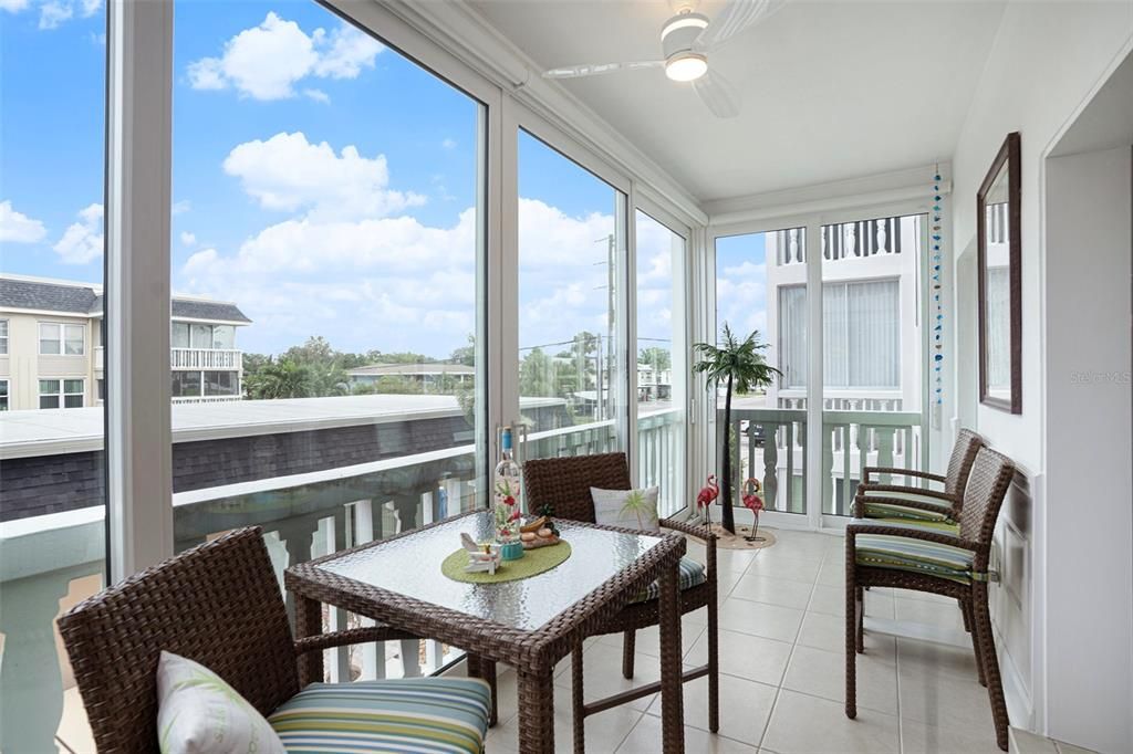Interior, Sun Room, Water