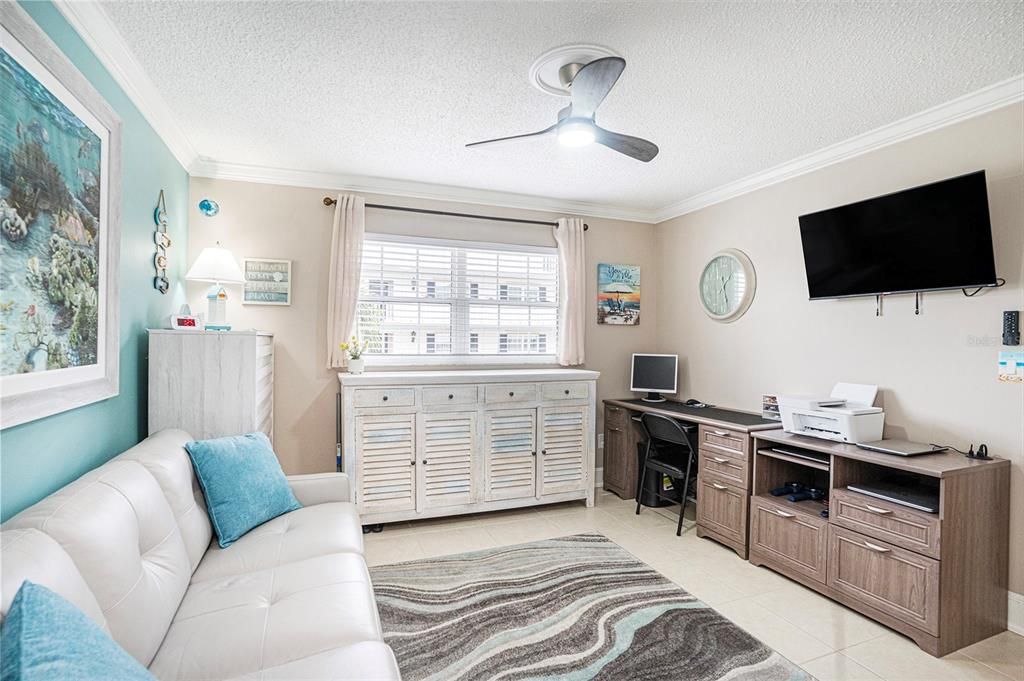 Home Office, Interior