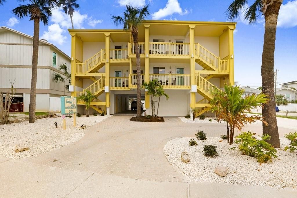 Exterior, Facade, Condo Building