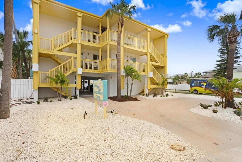 Exterior, Facade, Condo Building