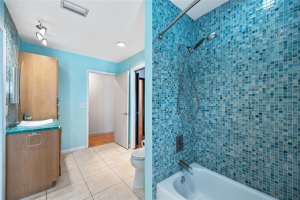 Bathroom, Interior, Recessed Lighting, Tile Countertops