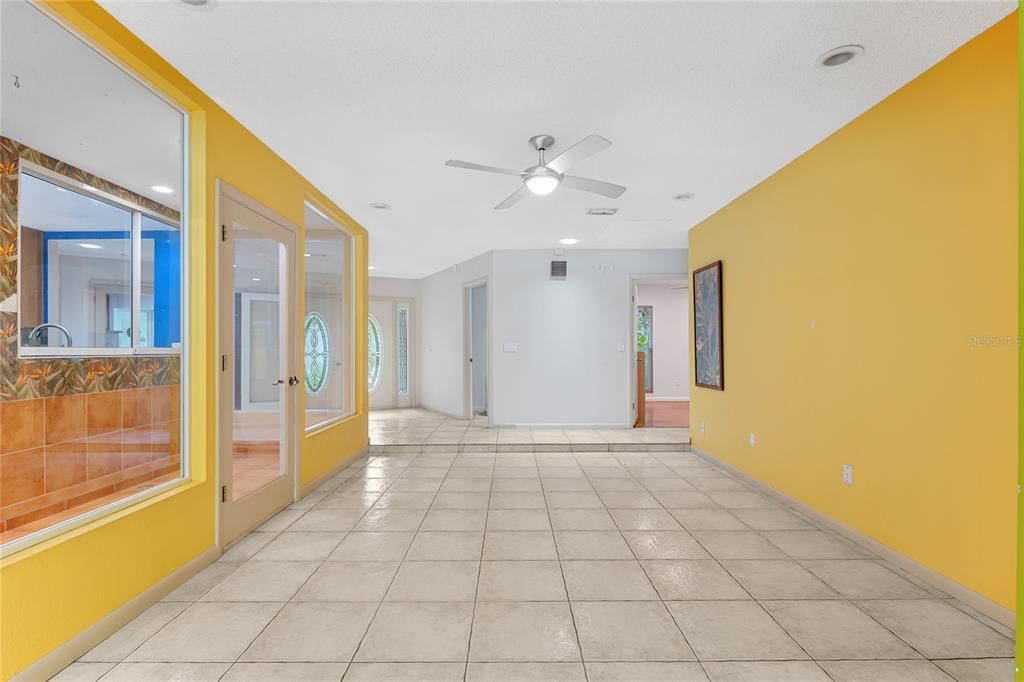 Empty room, Interior, Recessed Lighting