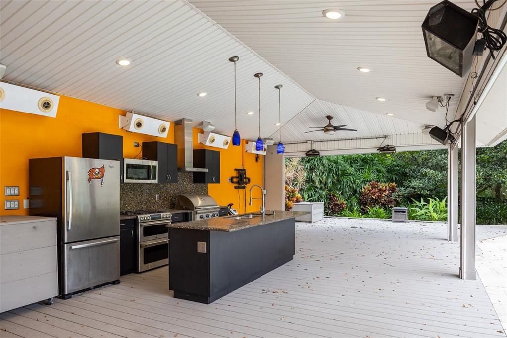 Exterior, Kitchen, Outdoor Kitchen, Pendant Lights, Recessed Lighting, Stainless Steel Appliances