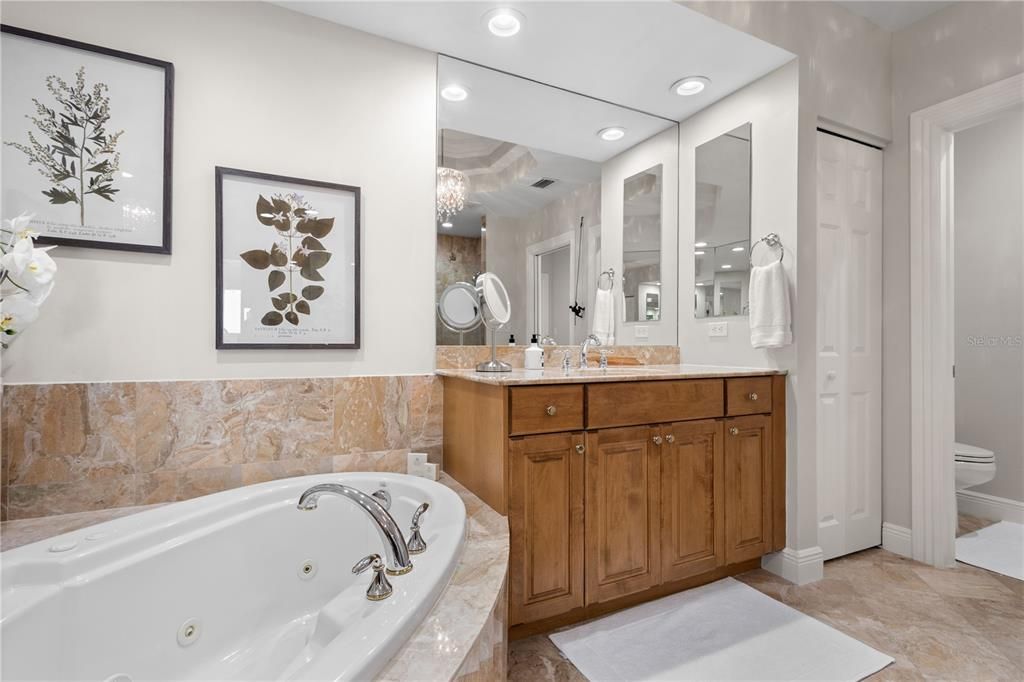 Bathroom, Dual Sink Vanities, Interior, Recessed Lighting