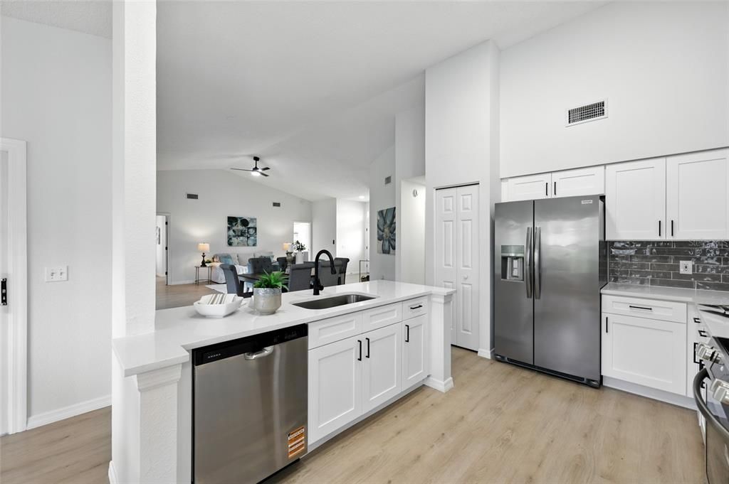 Dining room, Interior, Kitchen, Stainless Steel Appliances, Wood Texture Flooring