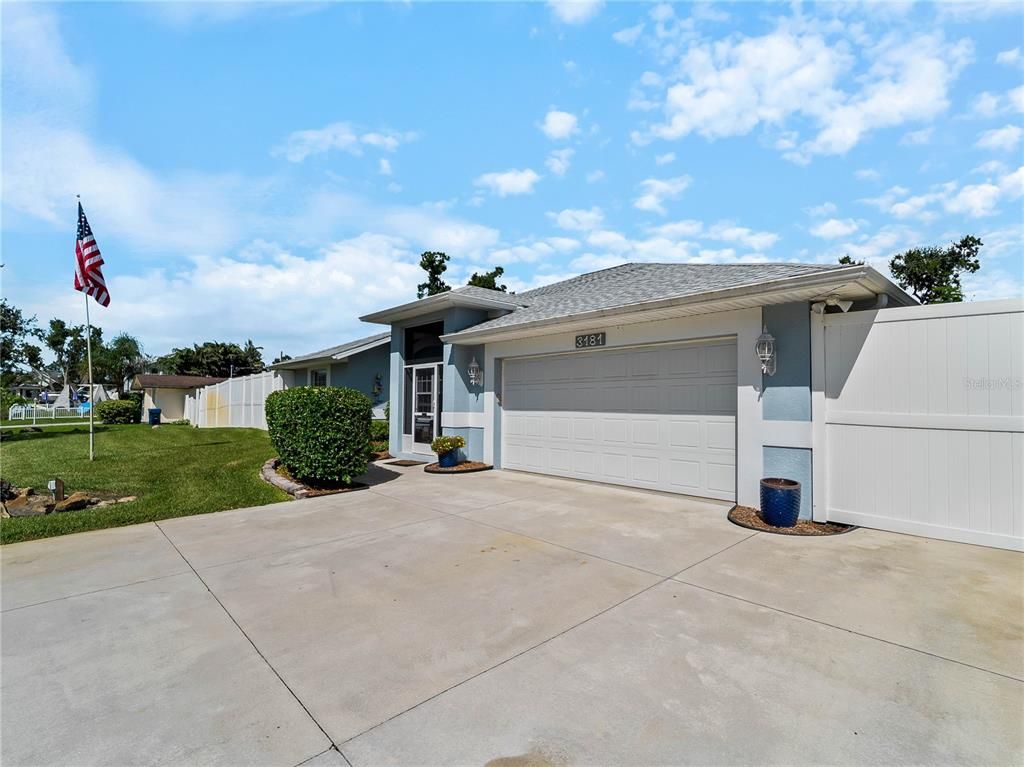 Attached, Exterior, Facade, Ranch