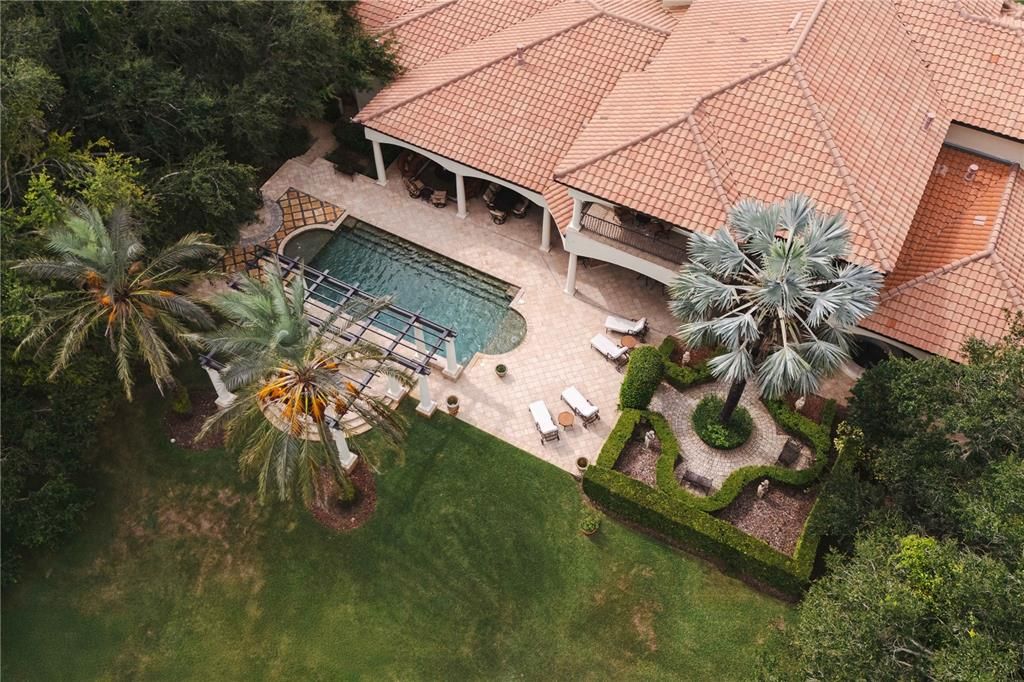Exterior, Drone