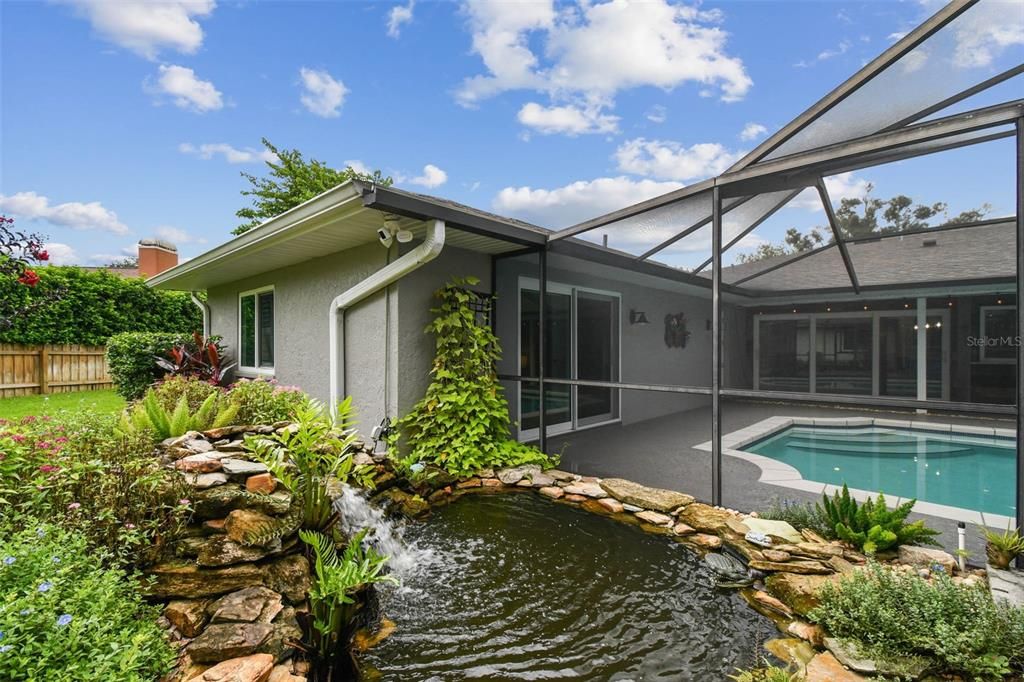 Exterior, Glass Ceilings, Pool, Sun Room
