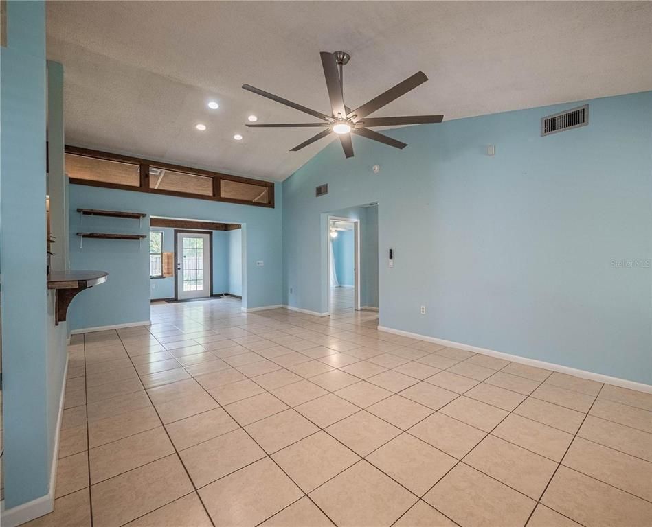 Empty room, Interior, Recessed Lighting