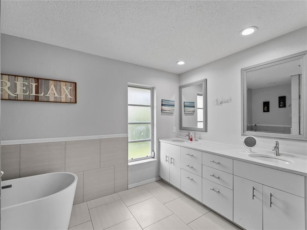 Bathroom, Dual Sink Vanities, Free Standing Baths, Interior, Recessed Lighting