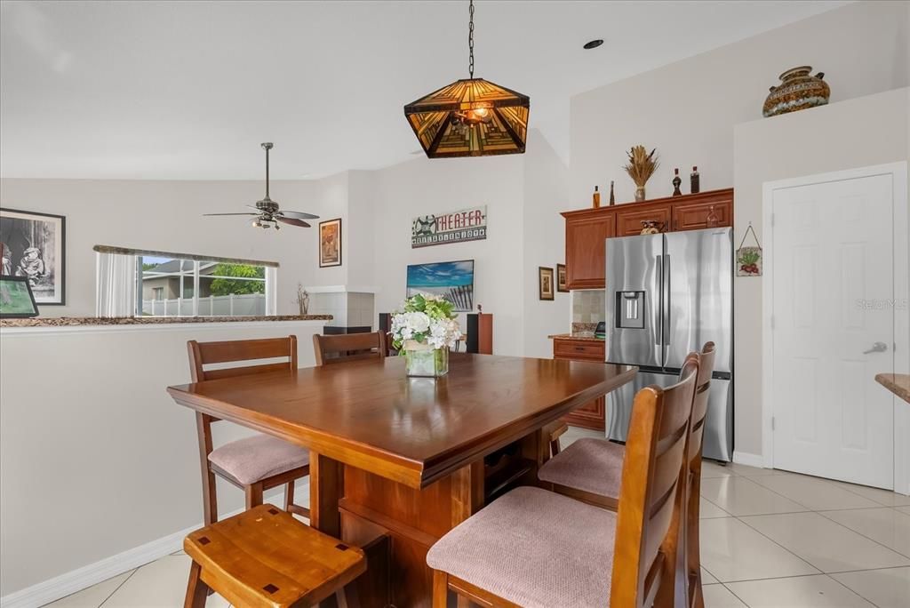 Dining room, Interior, Kitchen, Pendant Lights, Stainless Steel Appliances