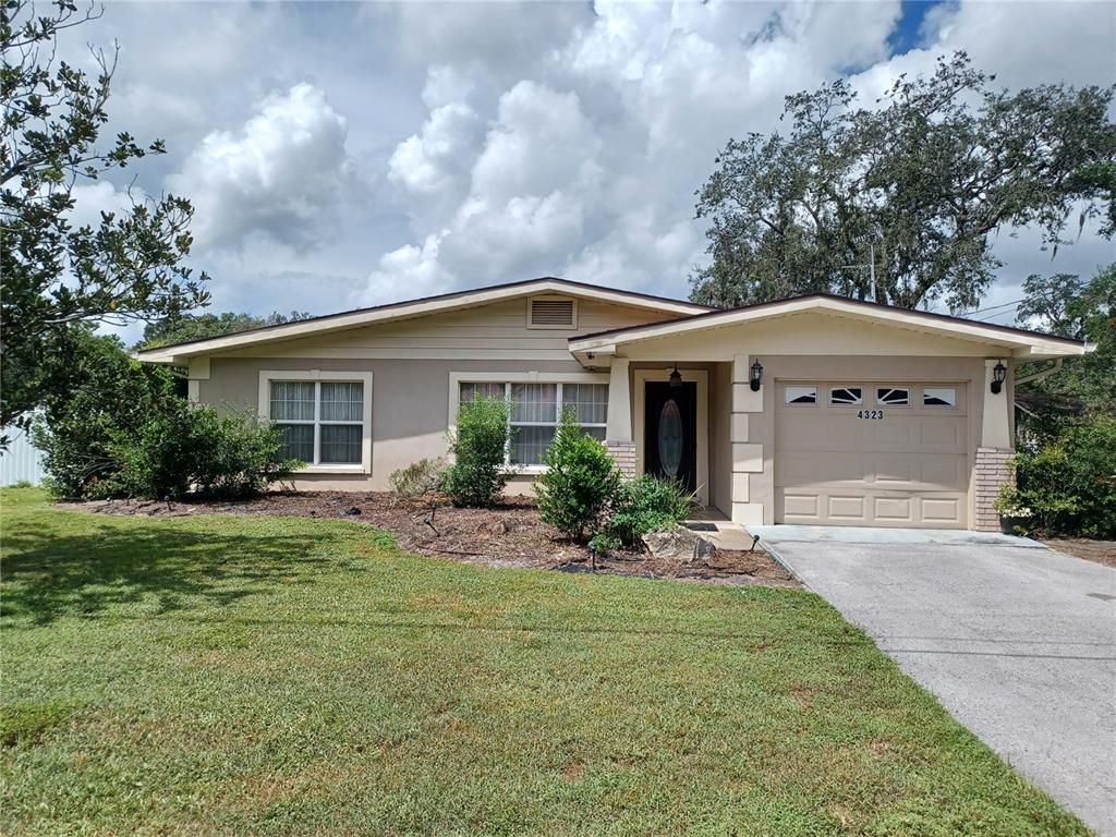 Attached, Exterior, Facade, Ranch