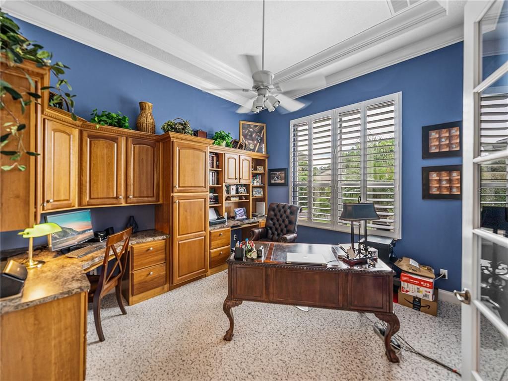 Home Office, Interior