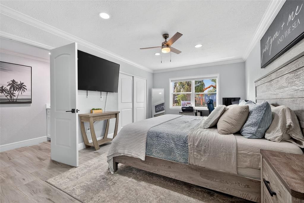 Bedroom, Interior, Recessed Lighting, Wood Texture Flooring