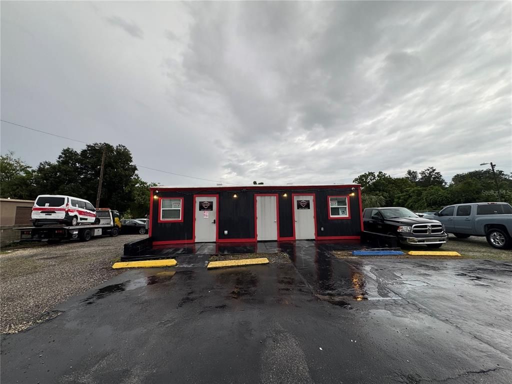 Exterior, Facade, None
