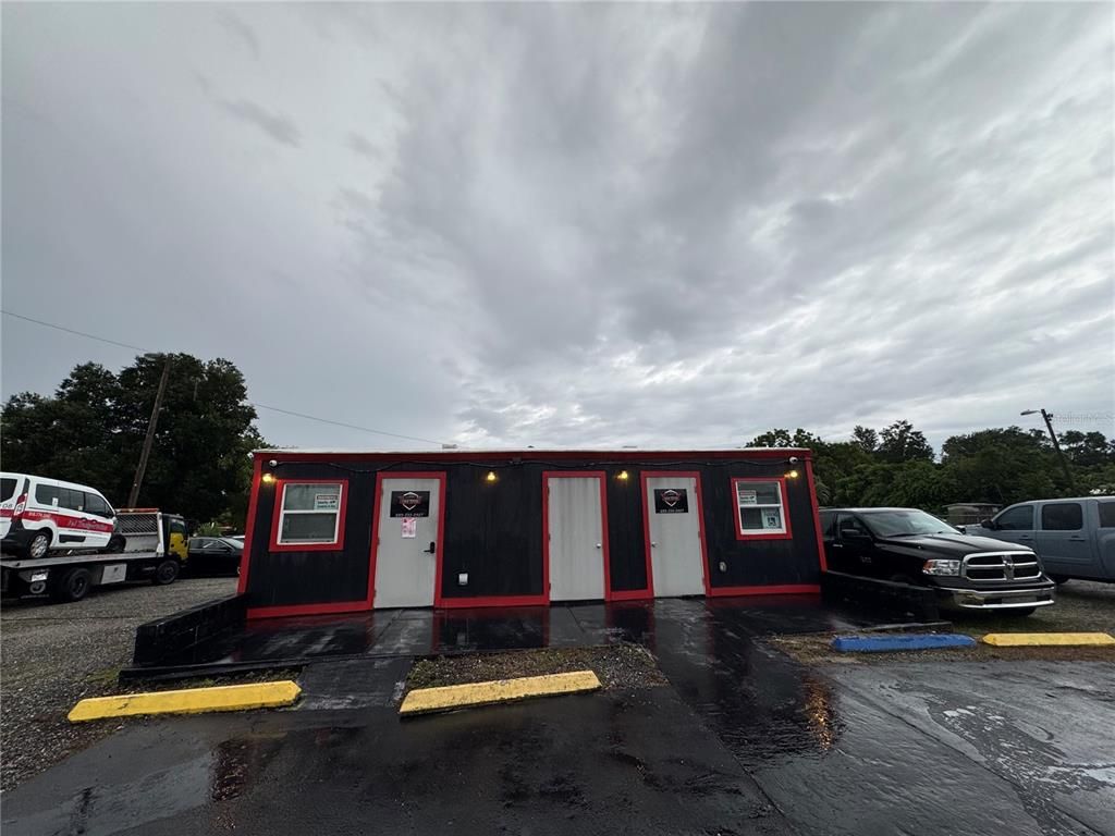 Exterior, Facade, None