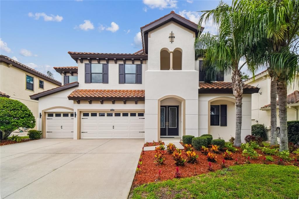 Attached, Exterior, Facade, Mediterranean