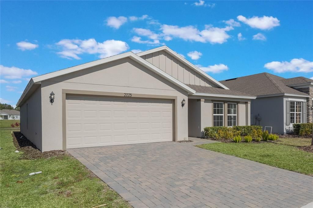 Attached, Exterior, Facade, Ranch