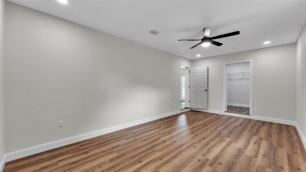 Empty room, Interior, Recessed Lighting, Wood Texture Flooring